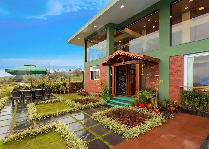 Status Villa: Traditional-Modern Retreat with Valley Views and Private Pool Panchgani